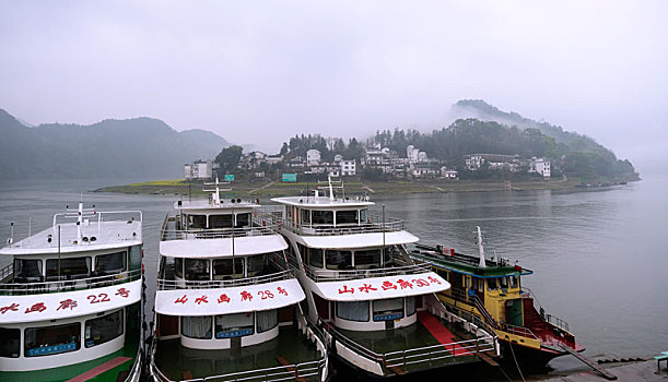 xuantocdo mb
